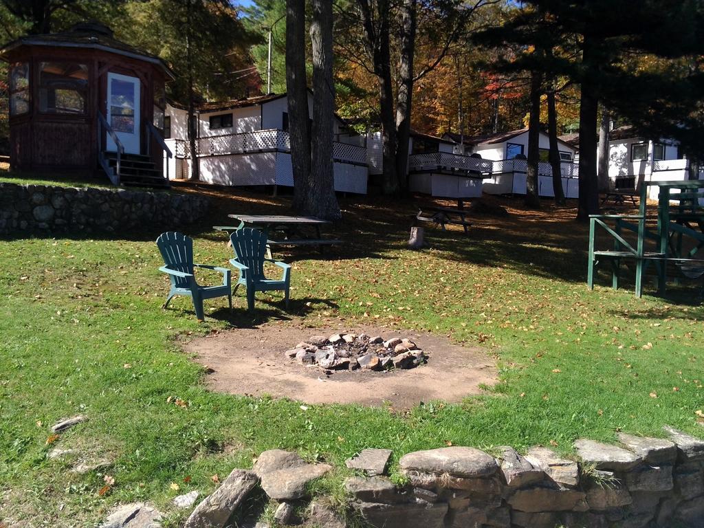 Little Hawk Resort & Marina Algonquin Highlands Bagian luar foto