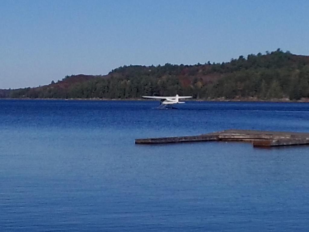 Little Hawk Resort & Marina Algonquin Highlands Bagian luar foto