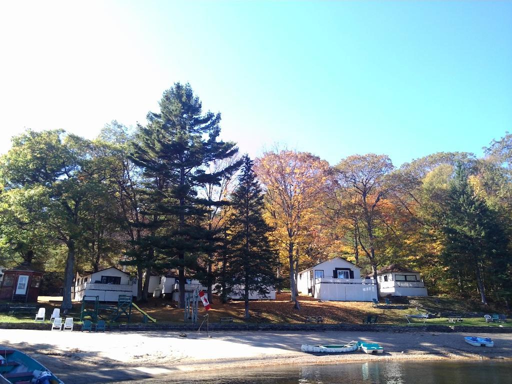 Little Hawk Resort & Marina Algonquin Highlands Bagian luar foto
