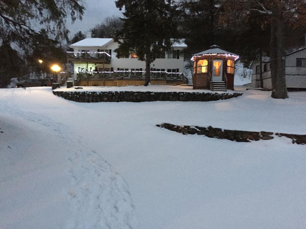 Little Hawk Resort & Marina Algonquin Highlands Bagian luar foto