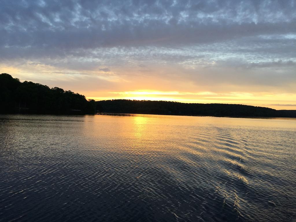 Little Hawk Resort & Marina Algonquin Highlands Bagian luar foto